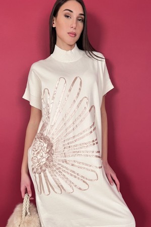 kurzes klares Mesh-Kleid mit Stickerei Kurzes klares gestricktes Kleid mit Stickerei Kurzes klares Mesh-Kleid mit Stickerei