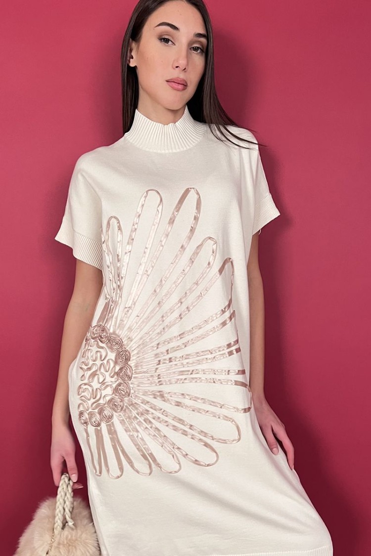 robe à mailles courte avec une broderie à robe tricotée transparente courte avec une broderie robe de maille transparente courte