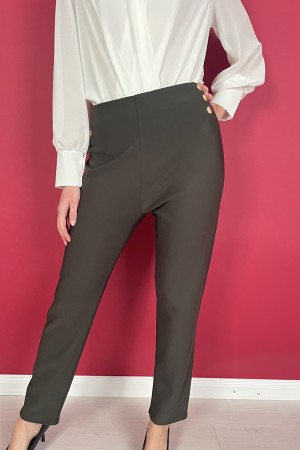 dora Leggins mit seitlichen Knöpfen über Leggins Dora mit seitlichen Knöpfen über Leggins Dora mit seitlichen Knöpfen vorbei