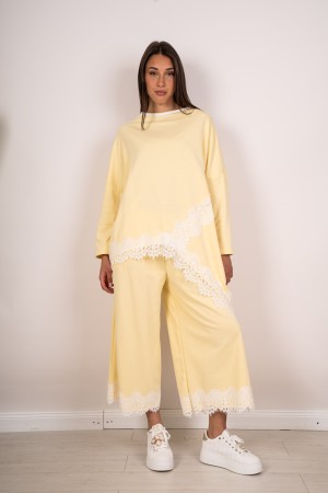 koordinierte BRENDA Asymmetrische Mesh mit Spitze und Hosen mit Spitze am koordinierten Hintergrund Brenda Asymmetrische Mesh mi