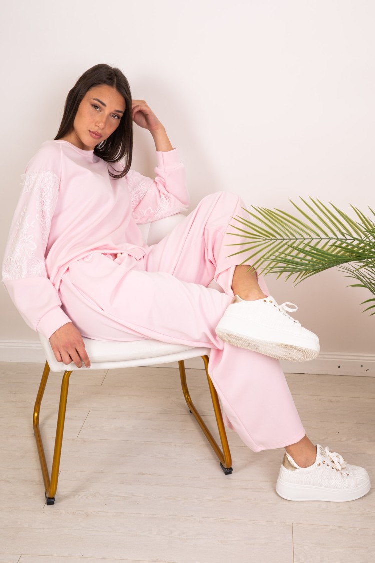 koordinierte Clarissa-Strick- und Hosen mit Spitzen-koordinierter Clarissa-Strickung und Hose mit Spitzen-koordinierten Clarissa