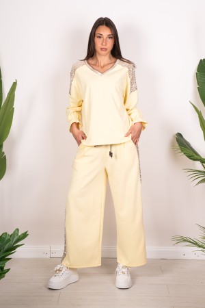 coordinó a Sara Maglia y pantalones acanalados con lentejuelas coordinadas y pantalones acanalados con lentejuelas ...