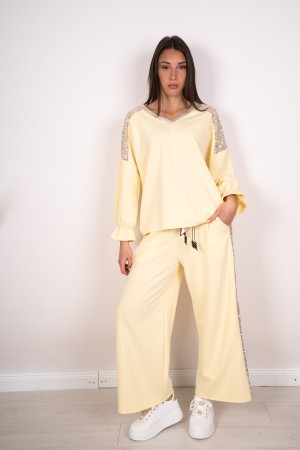 coordinó a Sara Maglia y pantalones acanalados con lentejuelas coordinadas y pantalones acanalados con lentejuelas ...