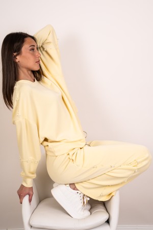 koordinierte Mary-Strick- und Hosen mit Mary-koordinierten Perlen und Hosen mit Mary-koordinierten Perlen und Pantalon ...