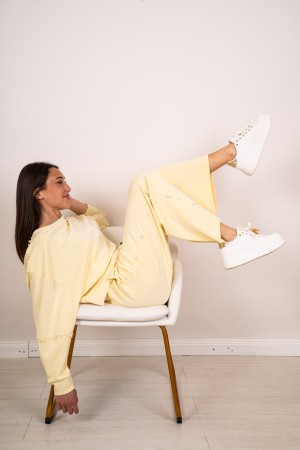 koordinierte Mary-Strick- und Hosen mit Mary-koordinierten Perlen und Hosen mit Mary-koordinierten Perlen und Pantalon ...