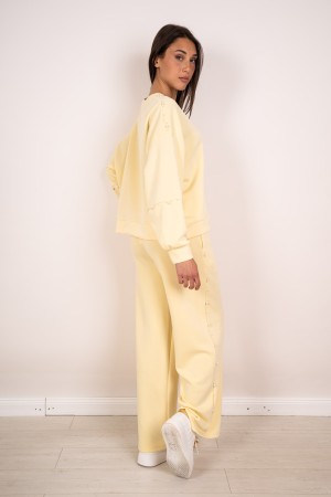 koordinierte Mary-Strick- und Hosen mit Mary-koordinierten Perlen und Hosen mit Mary-koordinierten Perlen und Pantalon ...