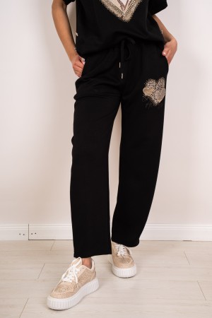 pantallas y pantalones coordinados del corazón con la impresión y el diamante de imitación.