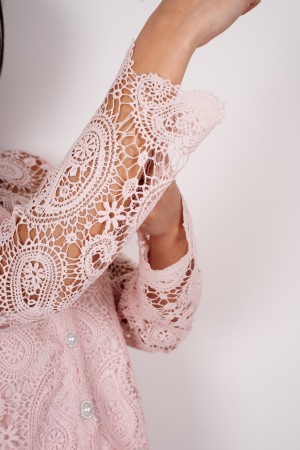 chemise d'été coordonnée et jupe en dentelle avec inserts strass et chemise d'été de perles coordonnées et jupe en dentelle avec