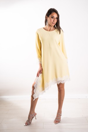 robe Diana avec profilés en dentelle et robe Diana Gap avec profilés en dentelle et ventilation de la robe Diana avec des profil