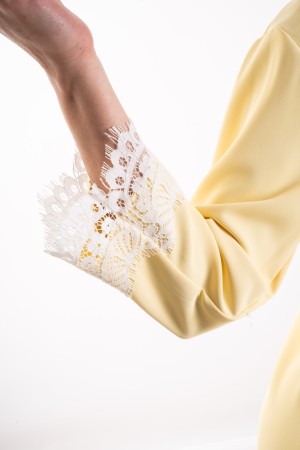 diana-Kleid mit Spitzenprofilen und Gap-Diana-Kleid mit Spitzenprofilen und Diana-Kleid-Zusammenbruch mit Spitzen- und Schlitzpr