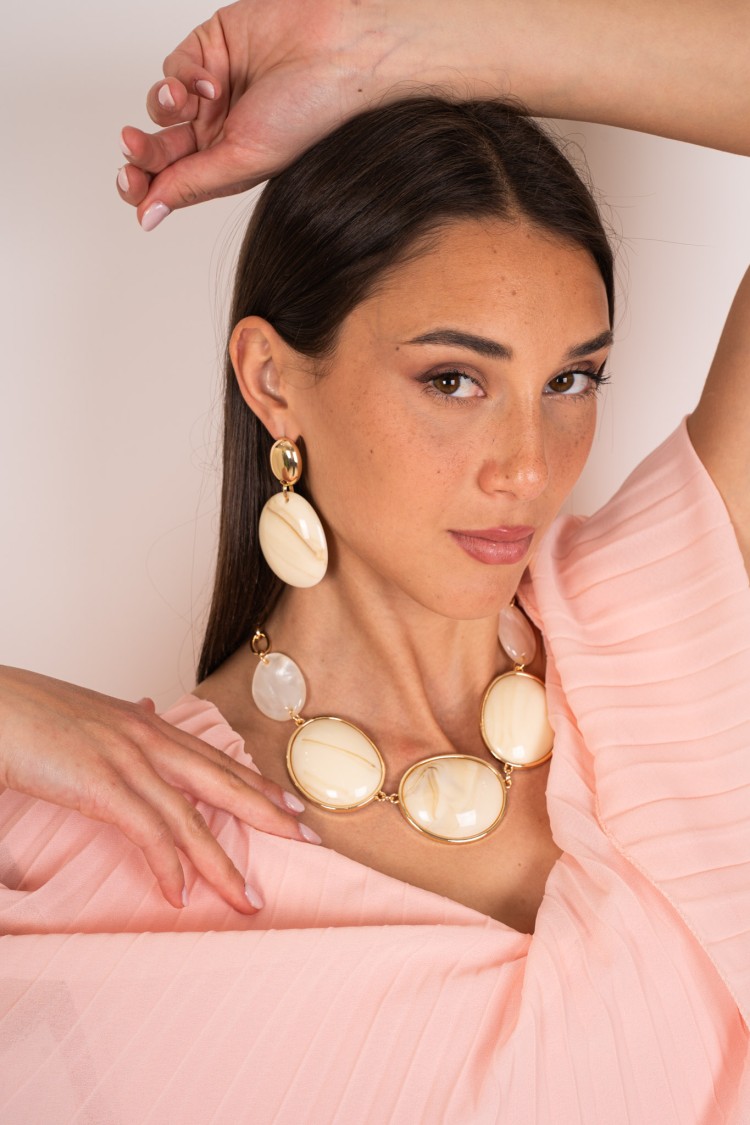 Collier de Kyra avec collier de pierres Kyra avec collier de pierres Kyra avec des pierres