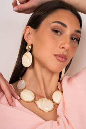 Collier de Kyra avec collier de pierres Kyra avec collier de pierres Kyra avec des pierres