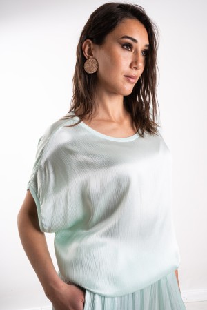 effet de satin de maille et pantalon de drapeaux coordonné sur l'effet de maillage d'antéa et pantalon assorti d'effet satiné su