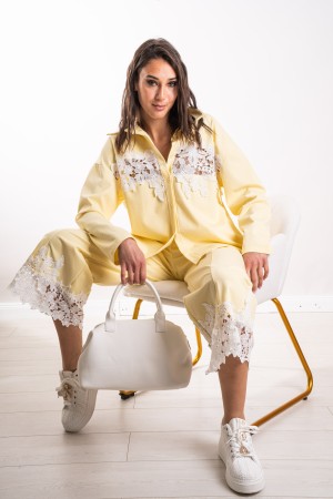 koordinierte Sonnenblumen-Hemd und Hosen mit Spitzeneinsätzen koordiniertes Sonnenblumen-Hemd und Hosen mit Spitzeneinsätzen ...