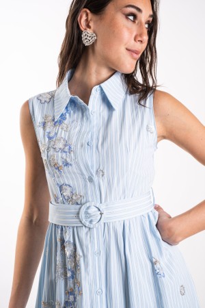 gestreiftes Santorini-Kleid mit gestickten Perlen und Gürtel Santorini Rippband mit gestickten Perlen und Gürtel Santorini Kleid