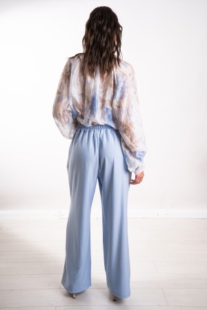 blusa de Silvia con arco de fantasía