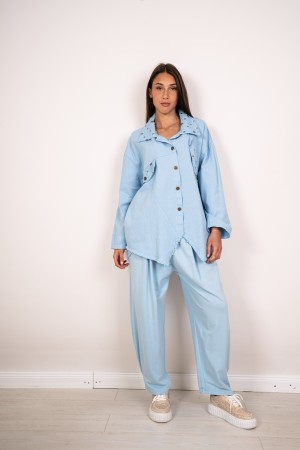 camisa de mezclilla de Tiziana con diamantes de imitación 