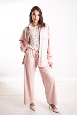 chemise et pantalons coordonnés Celeste dans une chemise et un pantalon coordonné célébrité coordonnées dans une coordination ec