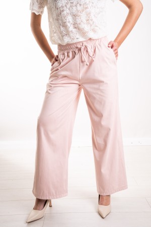 chemise et pantalons coordonnés Celeste dans une chemise et un pantalon coordonné célébrité coordonnées dans une coordination ec