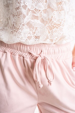 chemise et pantalons coordonnés Celeste dans une chemise et un pantalon coordonné célébrité coordonnées dans une coordination ec