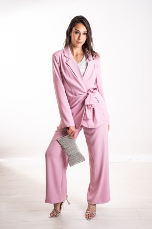 koordinierte Tailleur-Lissabon-Jacke und -hose mit koordinierter Bogen-Tailleur-Lissabon-Jacke und Hose mit Bogenkoordinaten ...