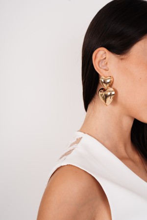 Boucle d'oreille de joie avec une joie de boucle d'oreille coeur avec une joie d'oreilles coeur avec coeur