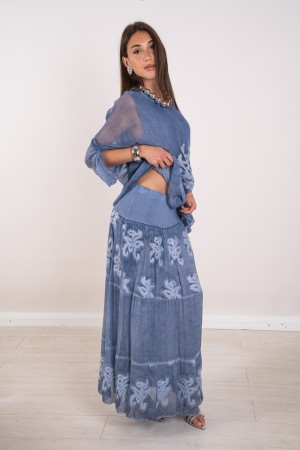 cinzia coordinada en la falda de seda blushe con bordados y lentejuelas 