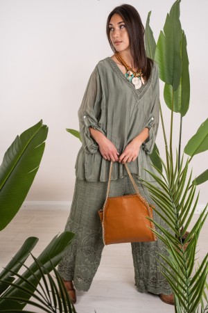coordinated Claudia in silk blouse V-neck in macrame and trousers with embroidery 