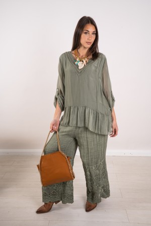coordinated Claudia in silk blouse V-neck in macrame and trousers with embroidery 
