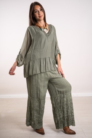 coordinated Claudia in silk blouse V-neck in macrame and trousers with embroidery 