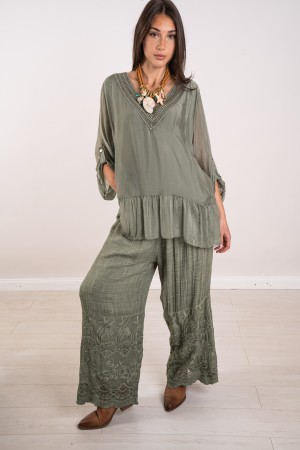 coordinato claudia in seta blusa scollo a v in macrame e pantalone con ricami  coordinato claudia in seta blusa scollo a v in...