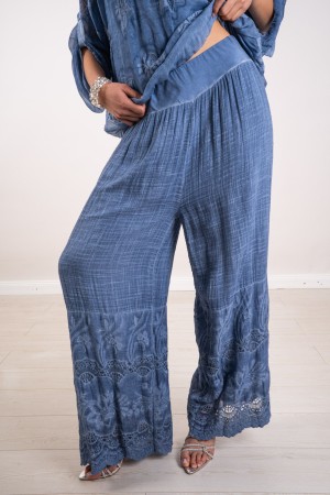 debora coordonnée en chemisier en soie et pantalon avec broderie 