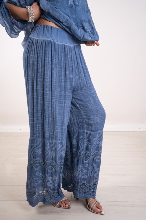 debora coordonnée en chemisier en soie et pantalon avec broderie 