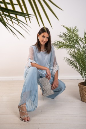 stefy coordinado en blusa de seda y pantalones con bordado y lentejuelas 