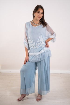 stefy coordinado en blusa de seda y pantalones con bordado y lentejuelas 