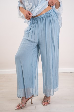 koordinierte Stefy in Seidenbluse und Hose mit Stickereien und Pailletten 