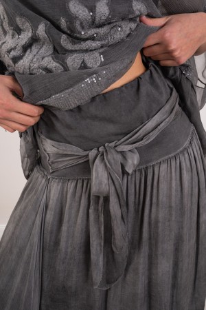 coordinato vera in seta blusae gonna con ricami e paillettes  coordinato vera in seta blusae gonna con ricami e paillettes  c...