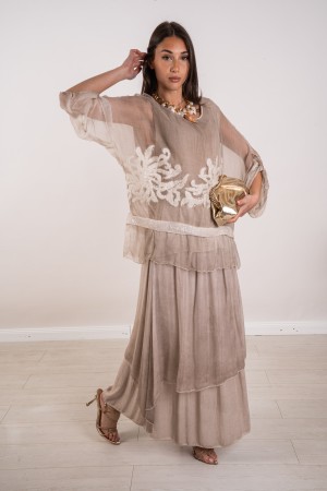 vera coordinated in silk blushe skirt with embroidery and sequins coordinated vera silk blushe skirt with embroidery and sequins