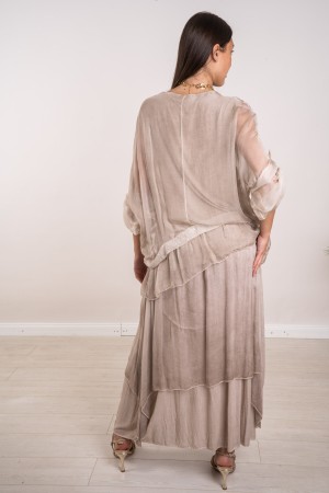 vera koordiniert in Silk Blushe Rock mit Stickereien und Pailletten koordiniert Vera Silk Blushe Rock mit Stickerei und Paillett