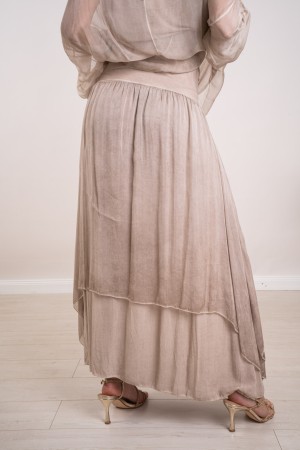 vera koordiniert in Silk Blushe Rock mit Stickereien und Pailletten koordiniert Vera Silk Blushe Rock mit Stickerei und Paillett