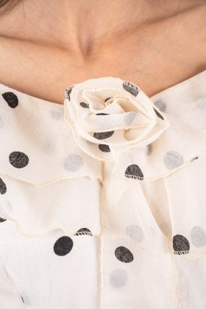 robe à pois de Madrid avec une robe à pois de fleur avec une robe à madrid fleur avec fleur