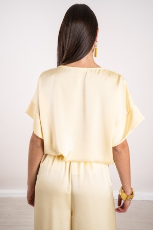 blusa de sol coordinada y pantalones de efectos de satén 