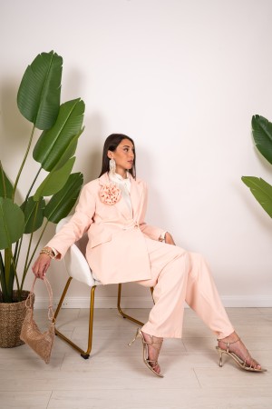 coordinato tailleur aurora giacca e pantalone con spilla a fiore modello over coordinato tailleur aurora giacca e pantalone c...