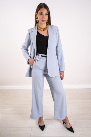 chaqueta de dulces coordinada y pantalones básicos 