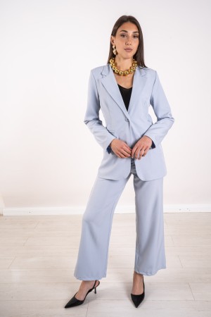 chaqueta de dulces coordinada y pantalones básicos 