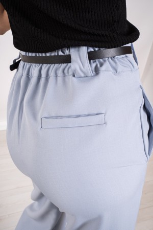 chaqueta de dulces coordinada y pantalones básicos 