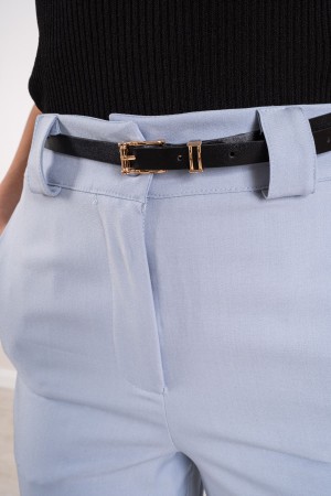 chaqueta de dulces coordinada y pantalones básicos 