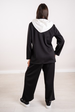 chaqueta coordinada de Mirella y pantalones con capucha 