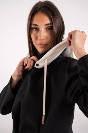 chaqueta coordinada de Mirella y pantalones con capucha 