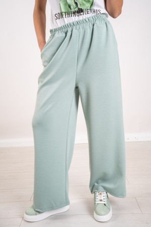 chaqueta coordinada de Mirella y pantalones con capucha 